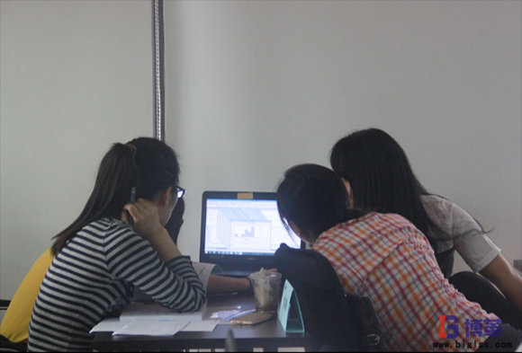 六西格瑪綠帶課程學員積極探討問題 六西格瑪綠帶課程學員積極探討問題